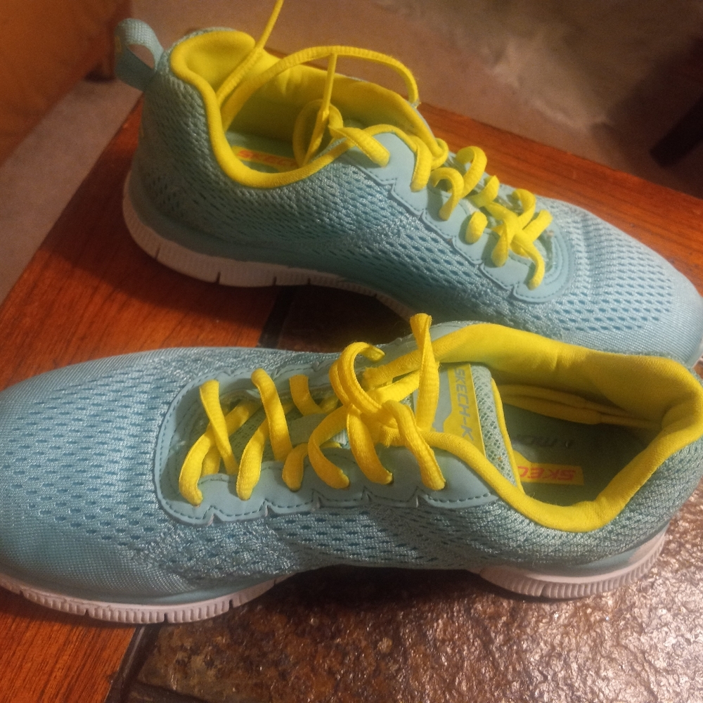 Skechers memory foam sneaker size 6 - Picture 8 of 9